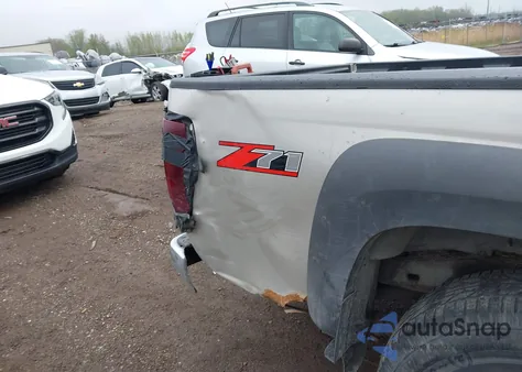 2005 Chevrolet Colorado Ls z USA, uszkodzony, nr VIN 1GCDS136058243852